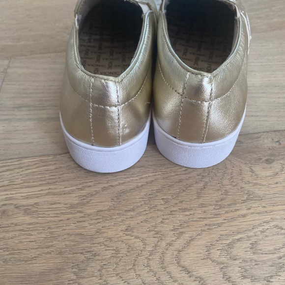Vionic scalloped slip on sneaker gold size 8 - Picture 5 of 6